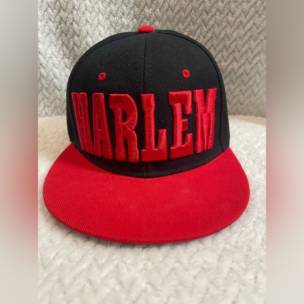 HARLEM Men’s Snapback Baseball Cap. Black And Red Flat Brim. New With out Tags.